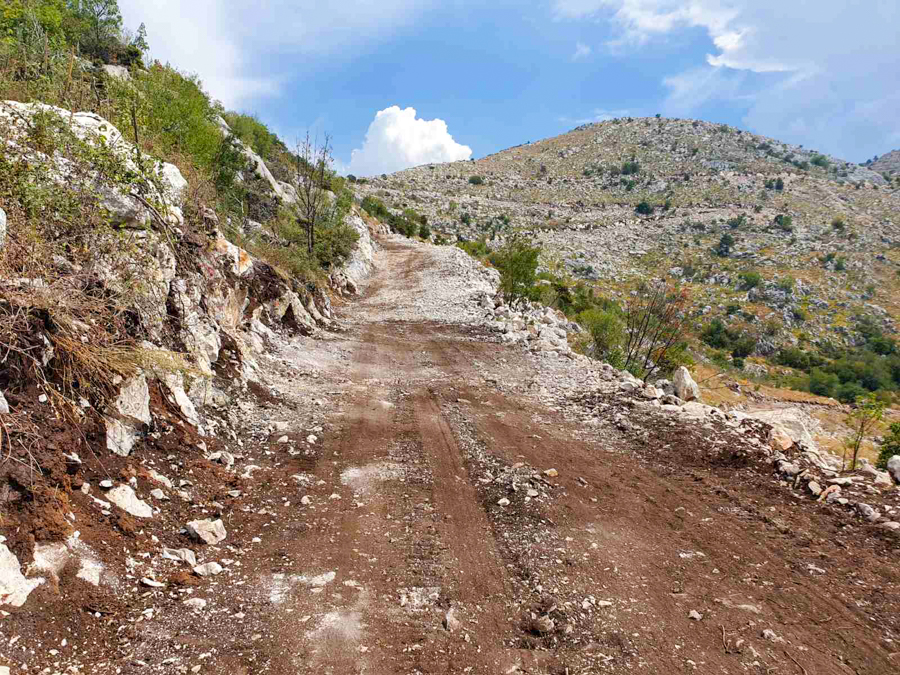 OPŠTINA KOTOR UNAPREĐUJE PUTNU INFRASTRUKTURU U MALIM I VELIKIM ZALAZIMA
